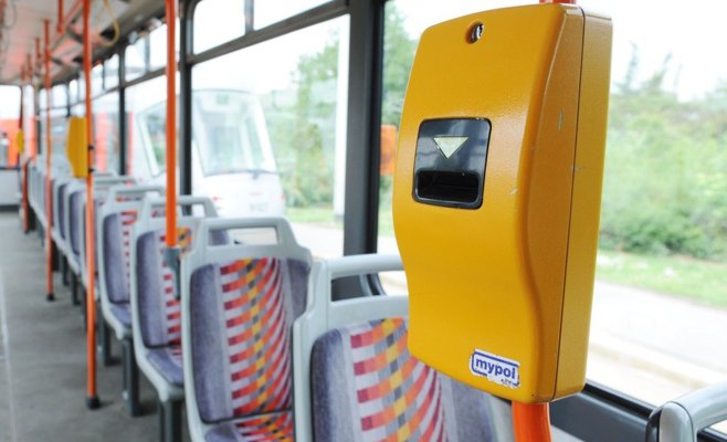 пражских киосках исчезли билеты на транспорт. Перевозчик утверждает: продавцы заказали их слишком поздно