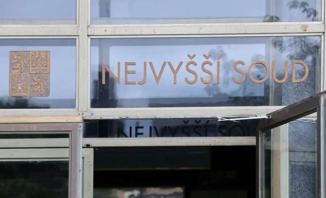 Женщина настраивала детей против отца, выдумывала им болезни и нападала на врачей. Не остановилась даже после приговора суда