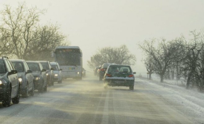 Гололёд парализует транспорт по всей Чехии: аварии, закрытые трассы, задержки поездов и рейсов