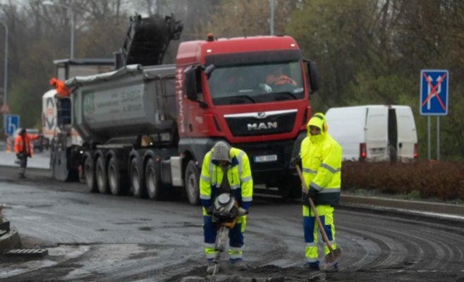 На взнос в пенсионные накопления нужно подать заявление. На работодателя, который не платит, можно пожаловаться
