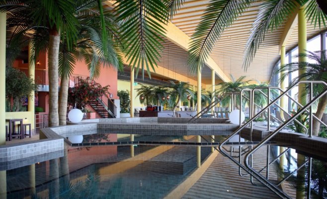 Никаких групп и строгий лимит для мужчин: аквапарк в Германии вводит жёсткие правила