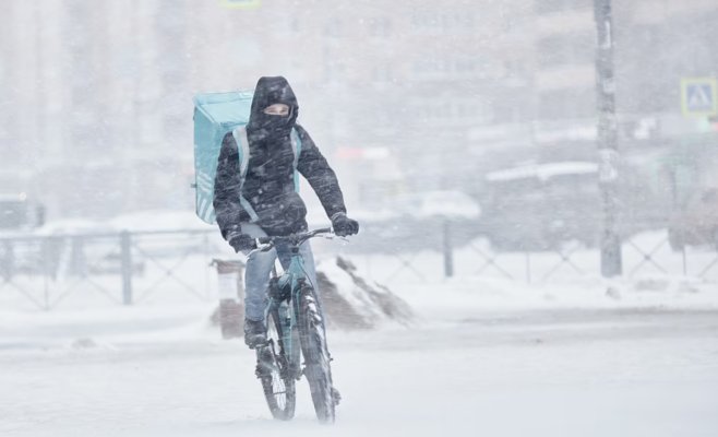 «Вы издеваетесь?» Wolt начал брать с клиентов доплату за плохую погоду