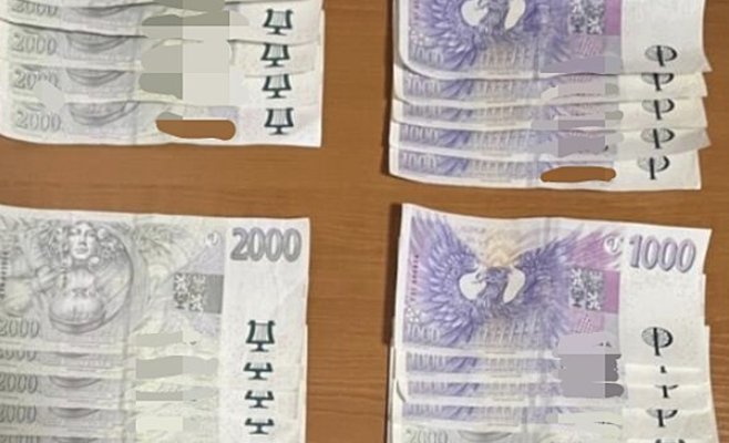 Женщина вышла на прогулку в Хомутове и неожиданно нашла на улице пачку денег