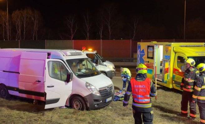 Водитель фургона на Пражском кольце потерял сознание за рулём — его пришлось реанимировать