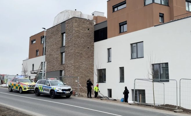 Мужчина в Праге погиб после падения со строительных лесов