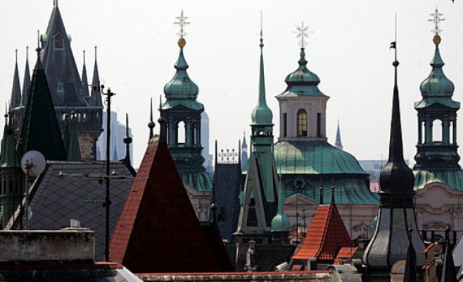 Прага богатеет, регионы стареют. Зарплаты и доступ к услугам всё сильнее разделяют Чехию