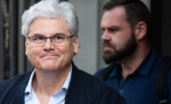 Суд решил освободить бывшего директора больницы Мотол Людвика из-под стражи: тюрьма уже получила приказ