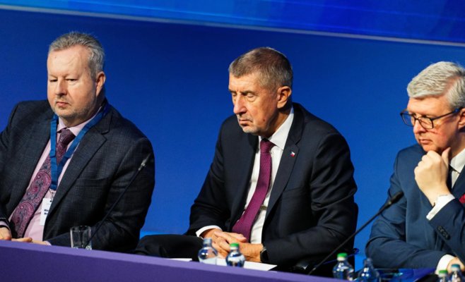 Бабиш сохранил пост председателя ANO, но у Хавличека — рекордная поддержка делегатов