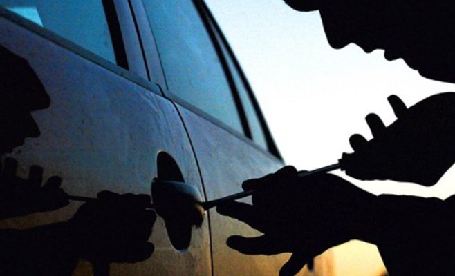 Вор угнал заведённый автомобиль вместе с ребёнком — мальчик успел спастись в последний момент