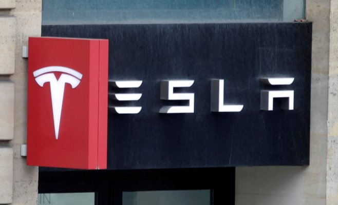 Tesla в ЕС потеряла 38% продаж, а китайский BYD утроил результат