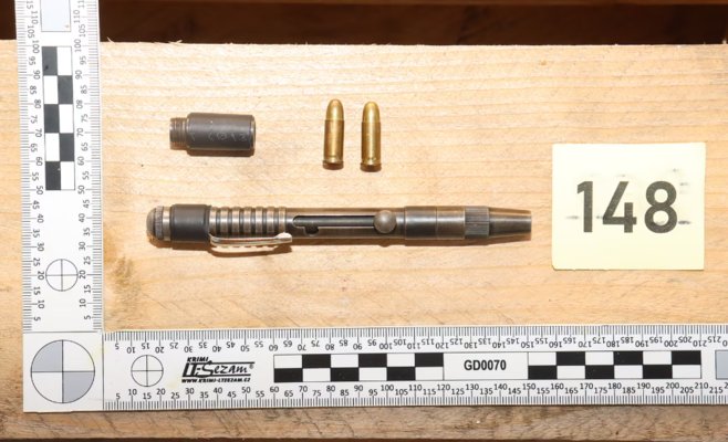 Таможенники во время рейда нашли наркотики, украденные электровелосипеды на миллион и стреляющую ручку