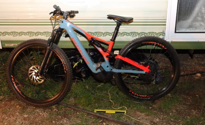 Таможенники во время рейда нашли наркотики, украденные электровелосипеды на миллион и стреляющую ручку