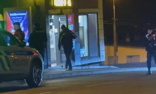 Вооружённый мужчина в Брно ограбил табачный киоск, полиция предупреждает: он может быть опасен