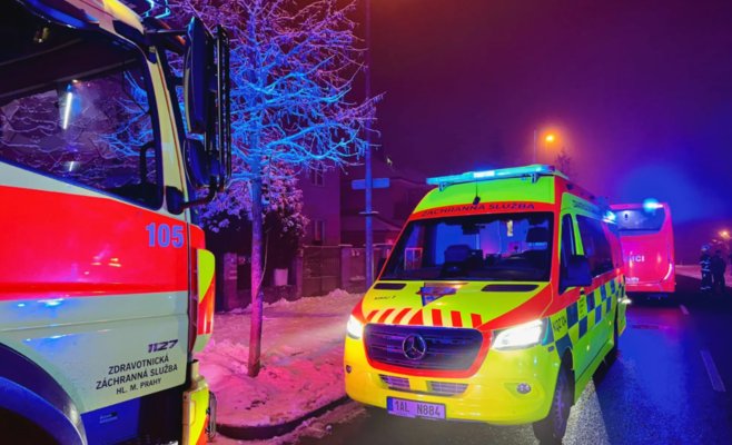 Десятки эвакуированных и спасённых: ночной пожар в студенческом общежитии в Праге поднял по тревоге сотни людей