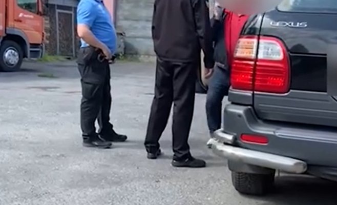 «Я генерал, и ты сядешь в тюрьму»: в Тахове украинец на внедорожнике угрожал муниципальному стражнику — дело передано в суд