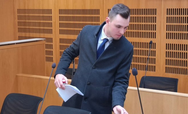 Водитель трамвая оскорблял украинцев — теперь обязан заплатить им десятки тысяч крон