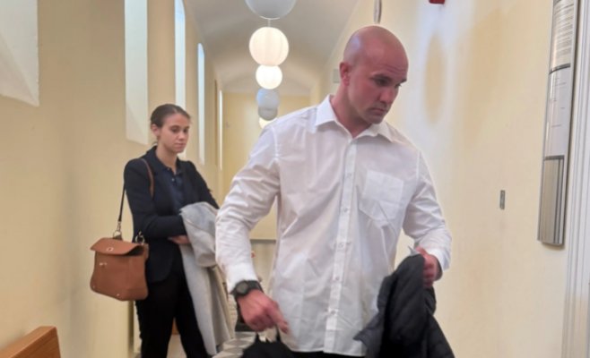 Муниципальный полицейский в Пльзене жестоко избил посетителя клуба и сломал ему рёбра. Отделался условным сроком