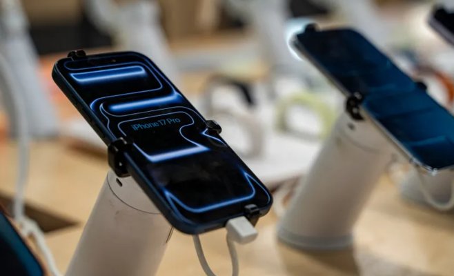 Мошенничество на четыре миллиарда. Перекупщики продали ниже себестоимости более 400 тысяч телефонов и ноутбуков