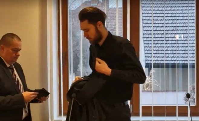 Водитель BMW на высокой скорости врезался в перекрёсток и насмерть сбил 14-летнего велосипедиста Защита просит условный срок