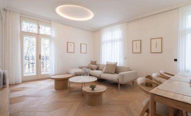 Квартира в старинной роскошной вилле преобразилась в белых тонах с сохранением исторических деталей