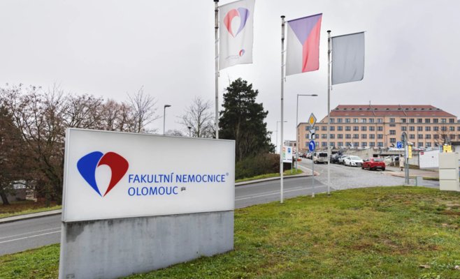 Пациенты ехали за дефибрилятором 400 км: полиция проверяет странный рост операций в Оломоуце