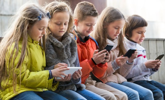 Большинство чехов поддерживает возрастное ограничение для доступа детей к социальным сетям