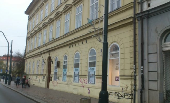 Полиция провела операцию в трёх зданиях Карлова университета. Один человек задержан