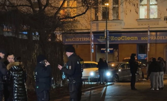 Приехала группа с Жижкова — и началась драка. Полиция расследует ножевое ранение после массовой потасовки в Голешовицах