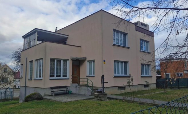 Агентство недвижимости сняло с продажи виллу недееспособных братьев из Злина