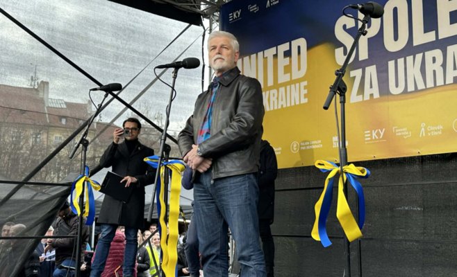 Староместская площадь стоит за Украину. Митинг открыл президент Павел