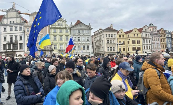 Староместская площадь стоит за Украину. Митинг открыл президент Павел