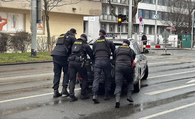 В Клатовах угнали машину, подозреваемую задержали в Праге — за рулём была женщина под воздействием наркотиков