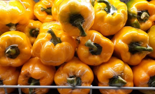 Сеть супермаркетов отзывает жёлтые перцы: покупателей просят не употреблять продукт