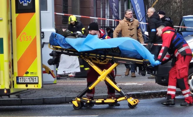 Вооружённый мужчина, забаррикадировавшийся в квартире в Гавиржове, погиб. В перестрелке ранен полицейский