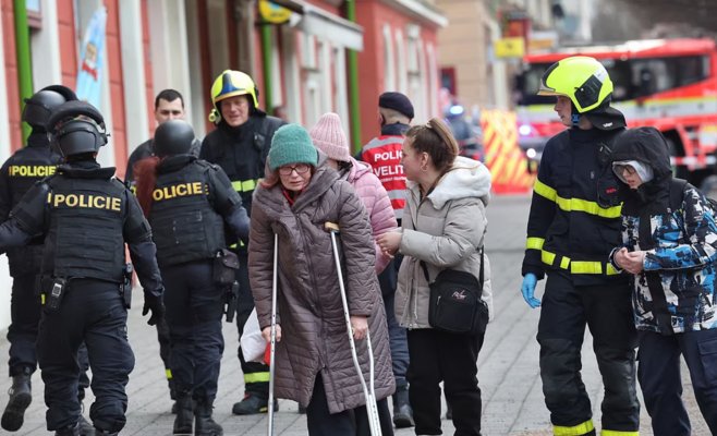 Вооружённый мужчина, забаррикадировавшийся в квартире в Гавиржове, погиб. В перестрелке ранен полицейский