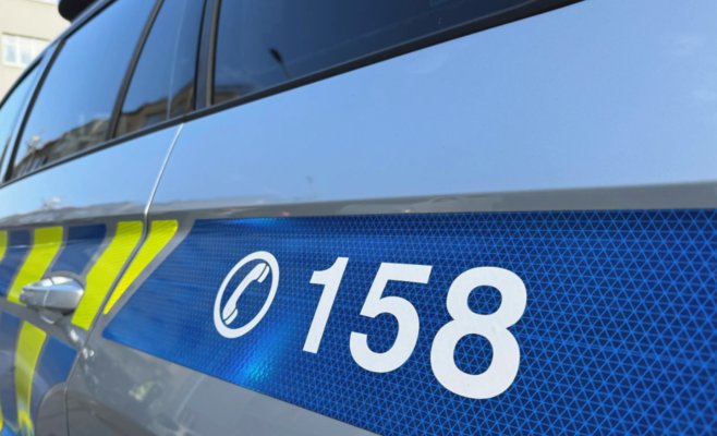 В Пардубице неизвестный открыл стрельбу из темноты: мужчина ранен в руку