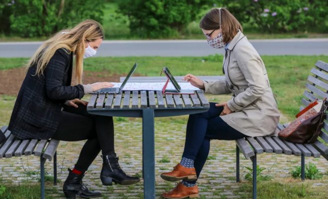 Маски, запрет на поездки, закрытые школы. Вспомните, что было под запретом во время ковида