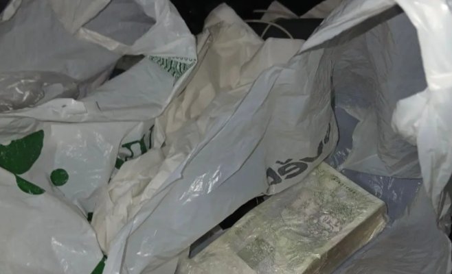 Полмиллиона крон в пакете на сиденье: полиция Чехии спасла пенсионера от криптомошенников