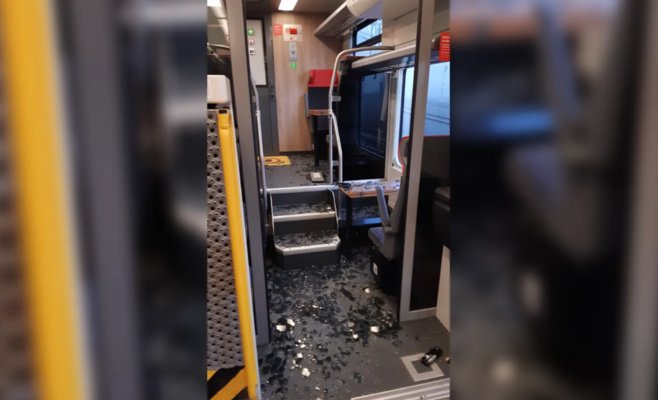 Зачем? Трое пьяных мужчин разгромили вагон поезда по пути в Прагу