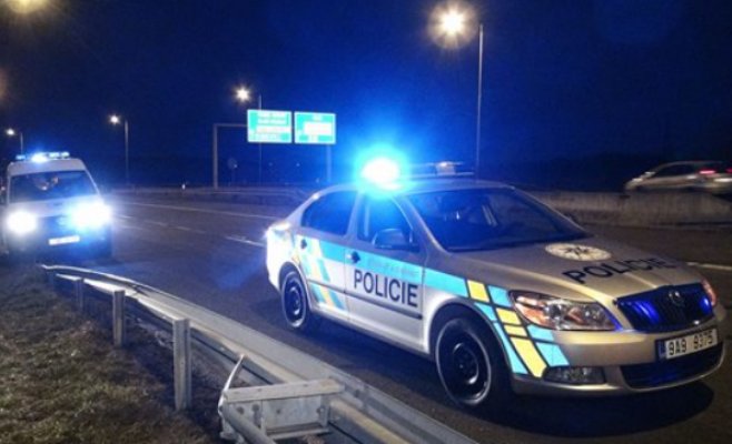 ЧП на трассе D5 у Розвадова: мужчина спрыгнул с моста. Полиция перекрыла движение