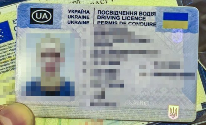 Неудачная парковка в Пльзене: 20-летний юноша привлек внимание полиции и попался с поддельными правами