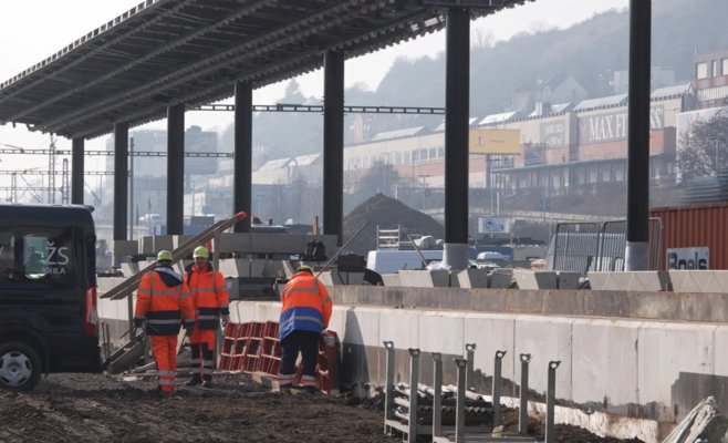 Автобусы поедут над путями: на вокзале Прага-Смихов первые платформы откроются уже в этом году