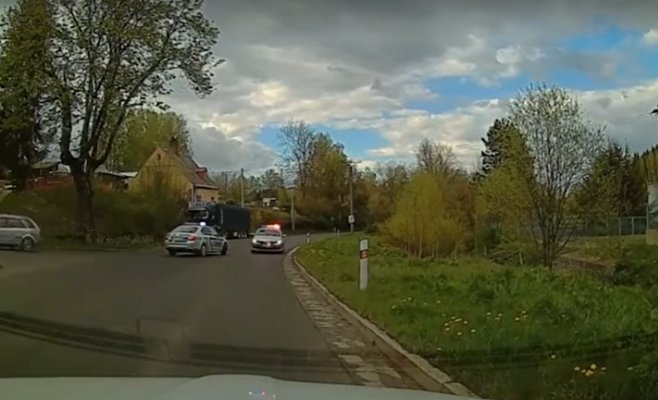 Погоня в Хебском крае: наркоман-рецидивист без прав снова пытался уйти от полиции