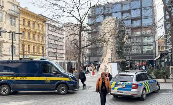 Запах газа в центре Праги: спасатели оцепили район торгового центра из-за кухонной плиты