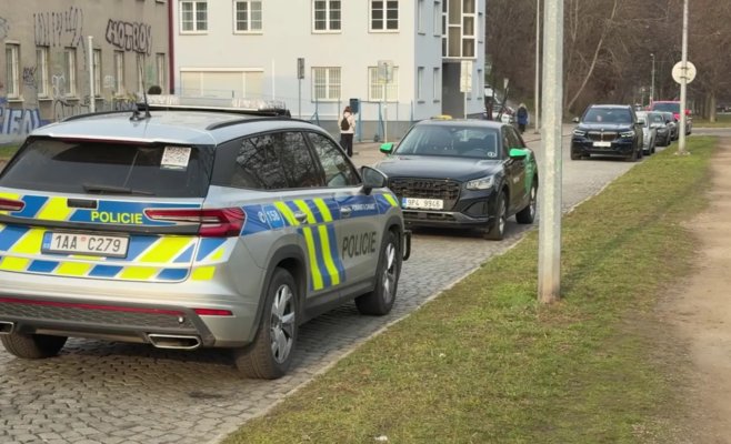 В Праге полиция остановила водителя под наркотиками: в салоне оказалась боевая граната
