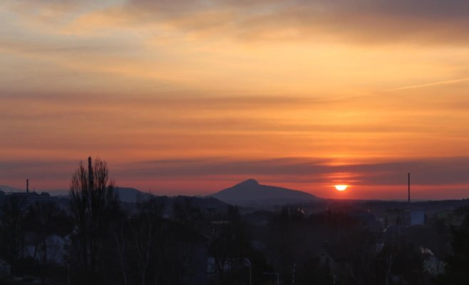 Чехию засыпает сахарская пыль: ночью ожидается «кровавый дождь»
