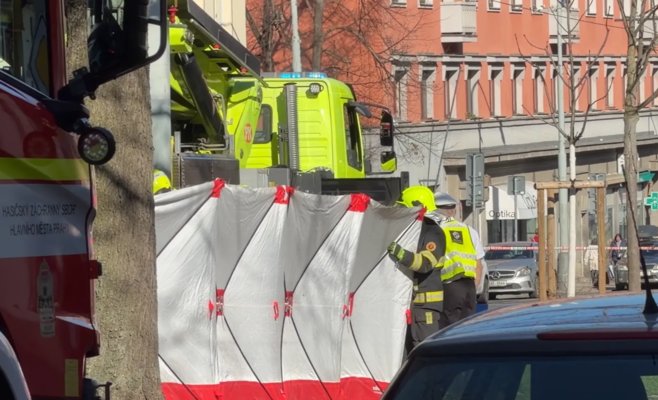 Трагедия в Праге: девушка попала под трамвай и скончалась на месте