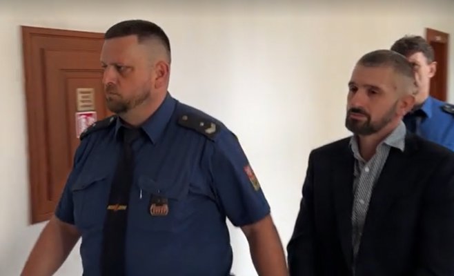 Получил пощечины и схватился за нож: украинец приговорен к девяти годам за покушение на таксиста в Клатови