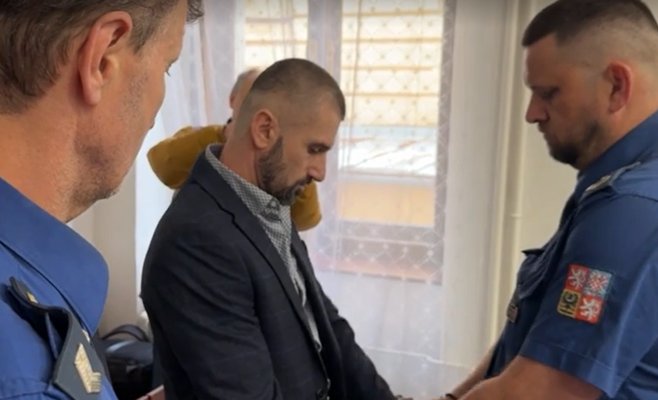 Получил пощечины и схватился за нож: украинец приговорен к девяти годам за покушение на таксиста в Клатови