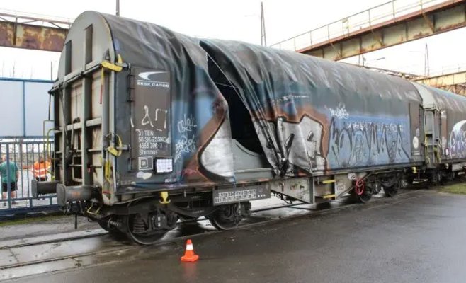 Пьяный водитель фуры протаранил поезд в Пршерове